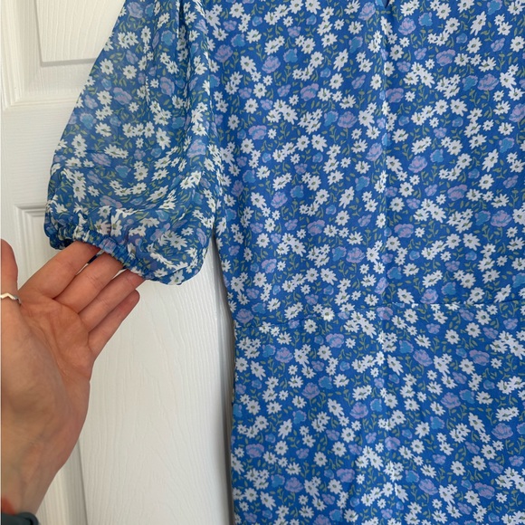 NA-KD frill detail mini dress in blue floral print - Picture 6 of 13